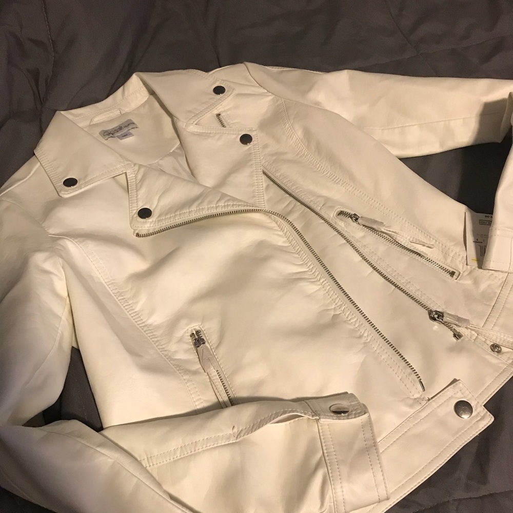 Faux white leather moto jacket ✌️❤️