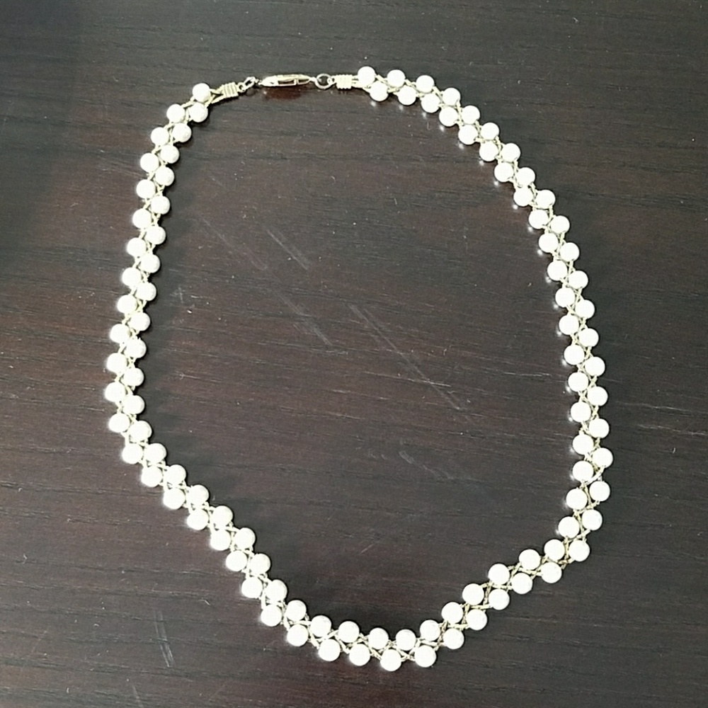 Beatuful classic pearl necklace