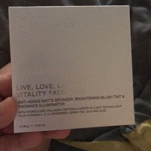 It cosmetics highlight blush and bronzer