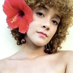 Meet your Posher, Beatriz