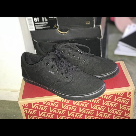 All black vans - Picture 1 of 4