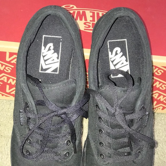 All black vans - Picture 3 of 4