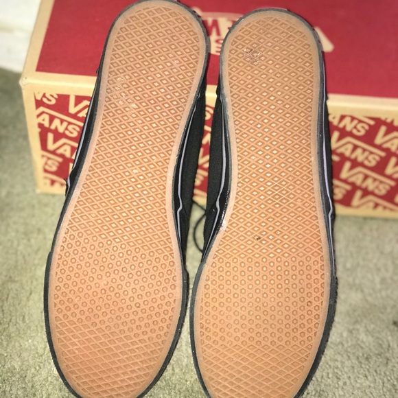 All black vans - Picture 4 of 4