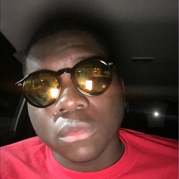 Meet your Posher, Evander - Picture 1 of 1