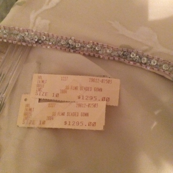 Victoria Royal hand-beaded elegant evening gown - Picture 5 of 6