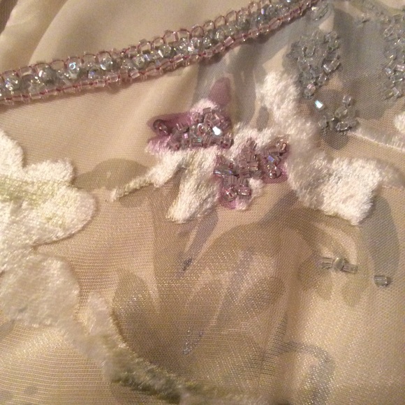 Victoria Royal hand-beaded elegant evening gown - Picture 6 of 6