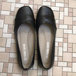 NWOT black pumps. Never worn.