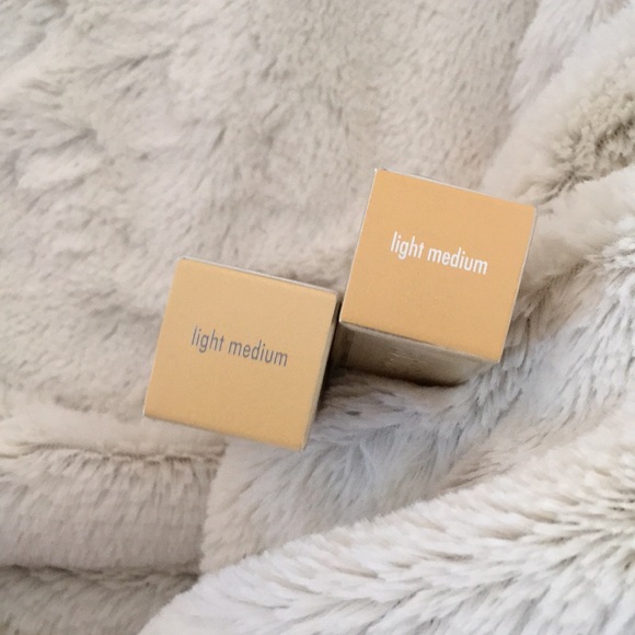 stila Aqua Glow Serum Concealer - Picture 4 of 4