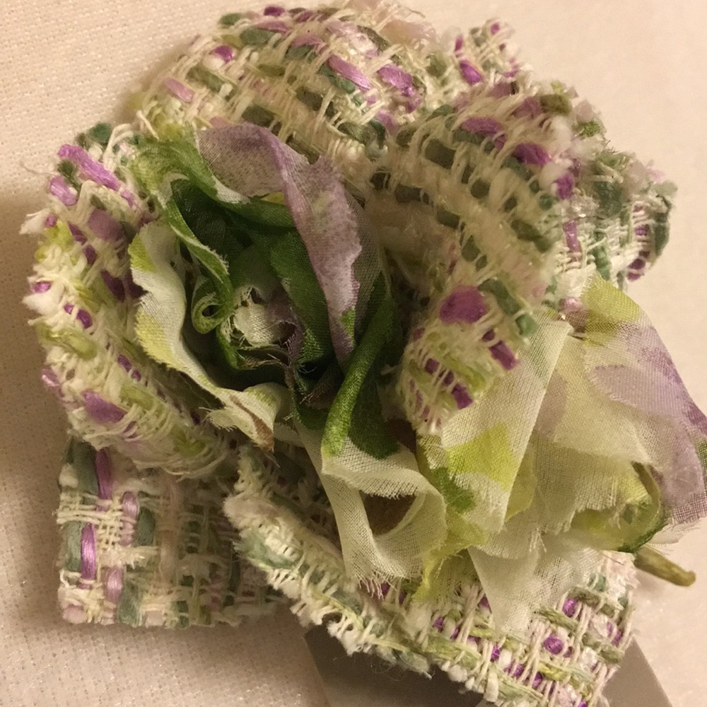 Beautiful Tweed and Silk rose bud brooch - Picture 3 of 5