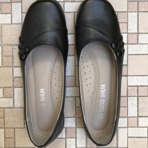 Black pumps, never worn