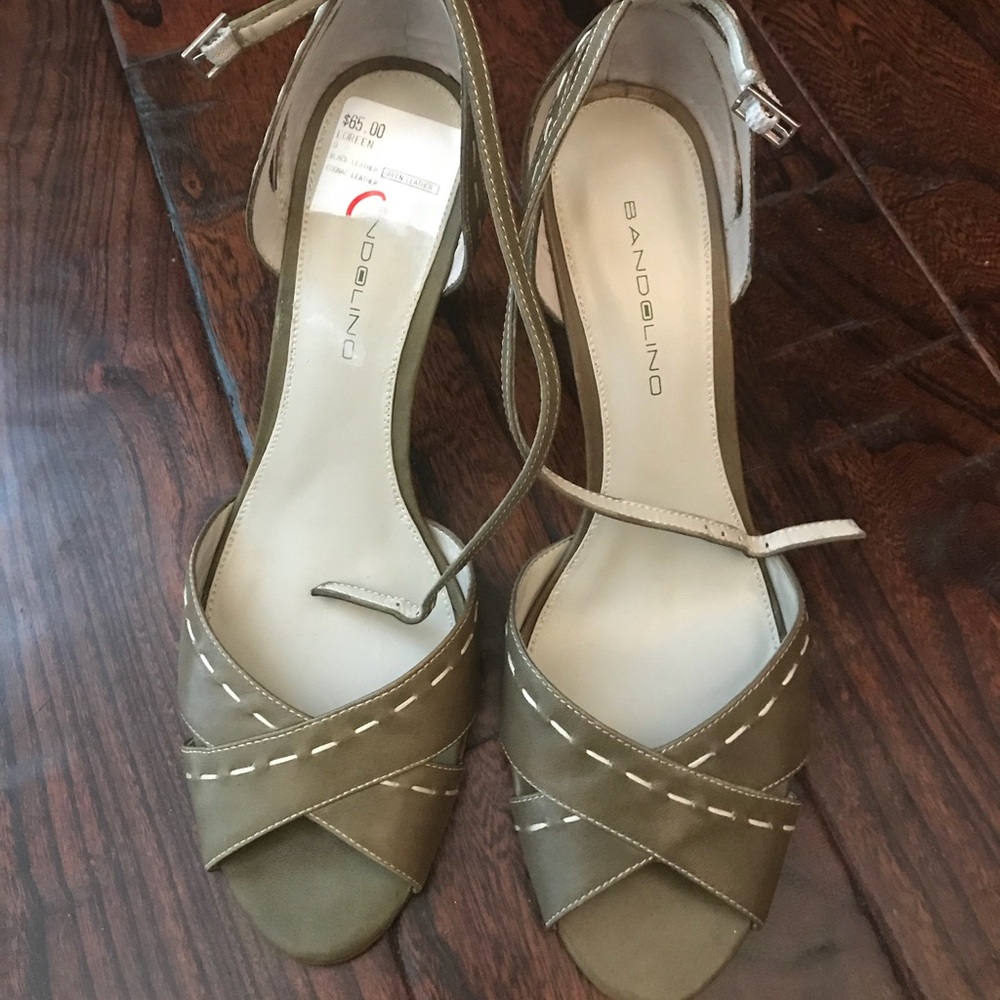 💎FLASH SALE💎NWT on inside of shoe.