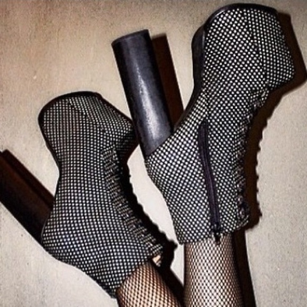 7.5 Jeffrey Campbell Big Lita glow in the dark