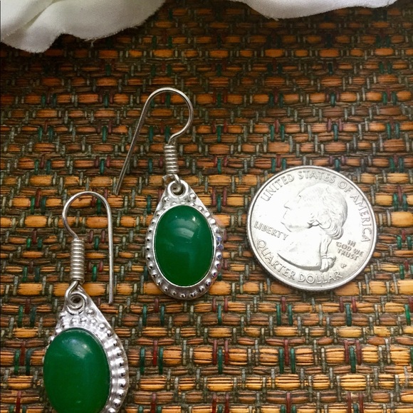 ⚜️Green Dangle Earrings⚜️ - Picture 3 of 3