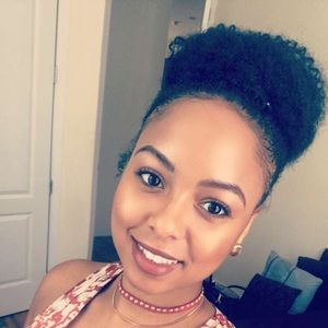 Meet your Posher, Courtney