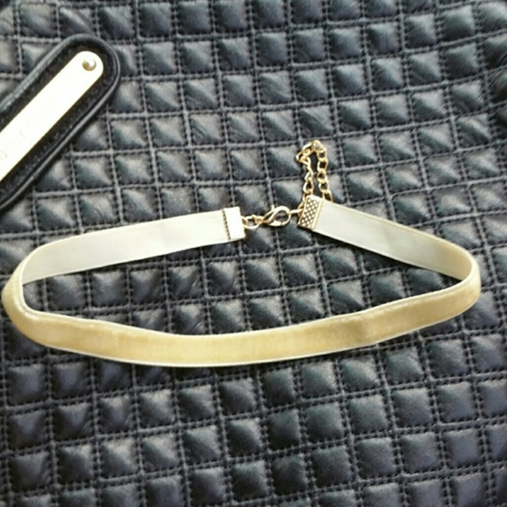 TAN VELVET CHOKER - Picture 4 of 4