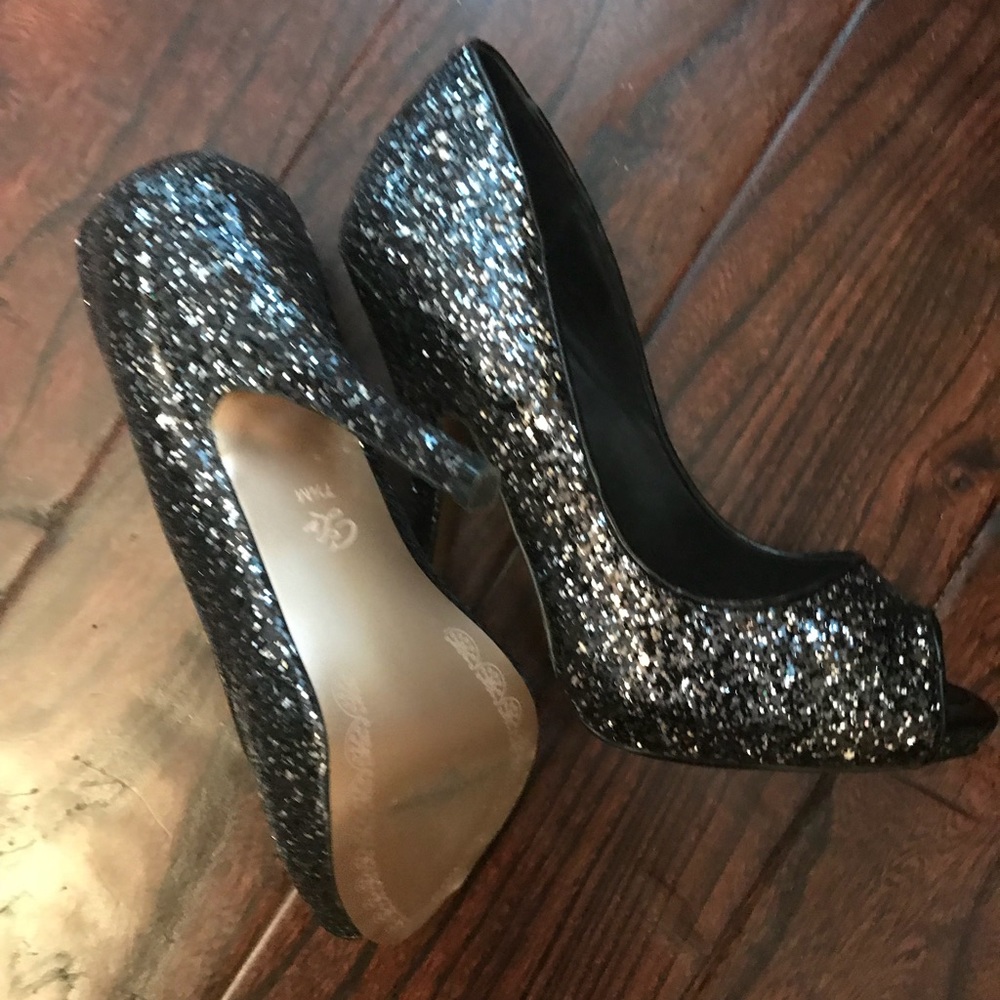 Gorgeous glittery Peep-toe