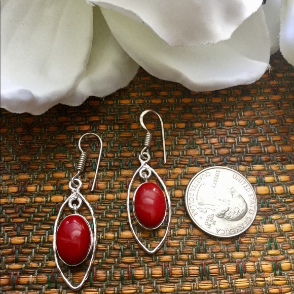 ⚜️Red Dangle Earrings⚜️ - Picture 2 of 3
