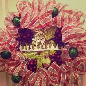 Holiday wreath
