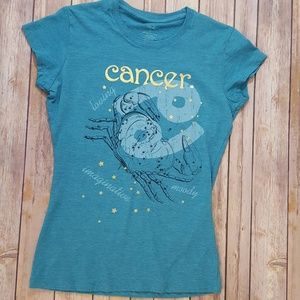 Cancer Zodiac T-Shirt  NWOT  Juniors Large