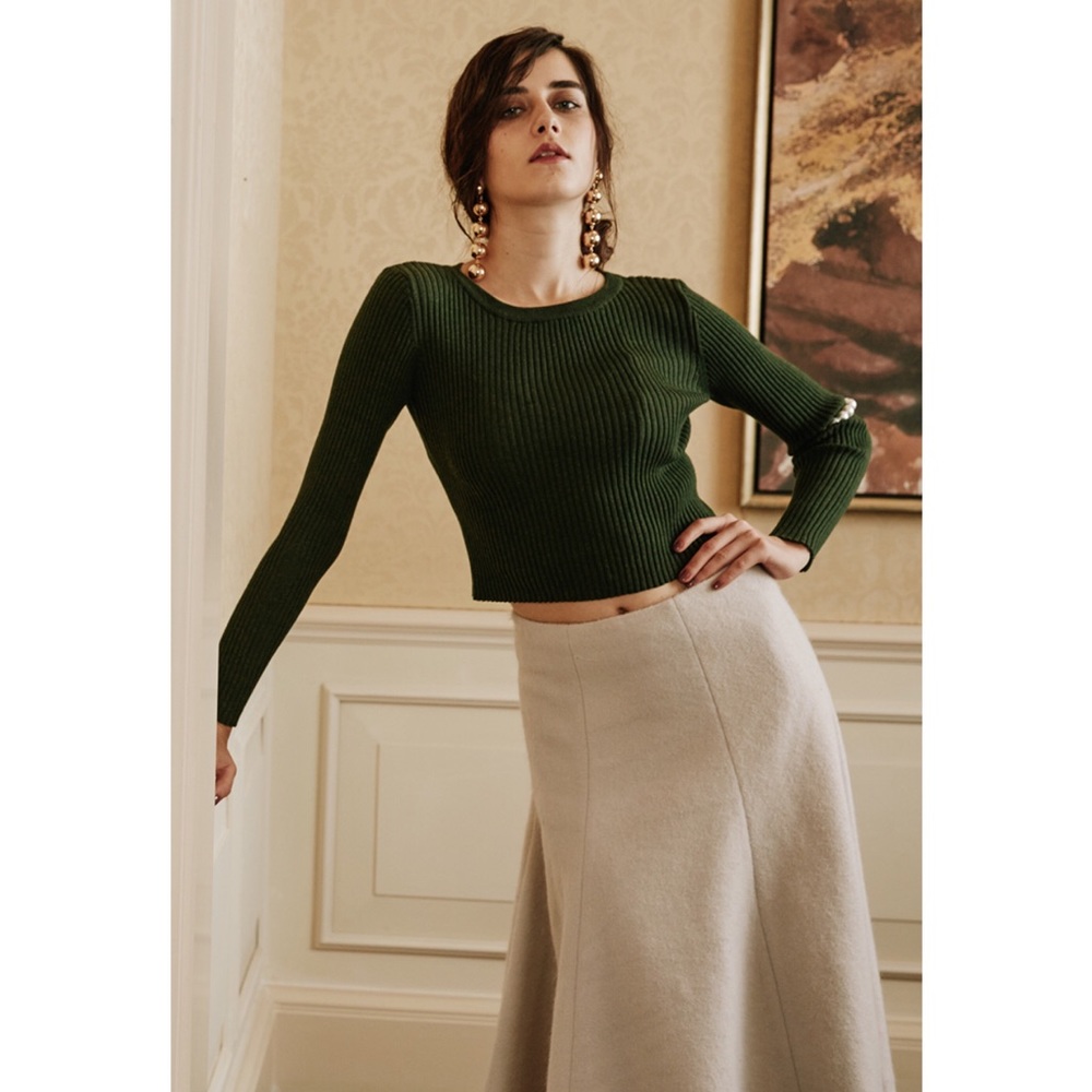 Designer’s vintage style crop top sweater