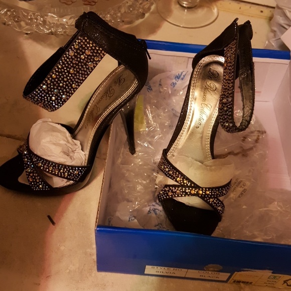 Heels - Picture 1 of 2