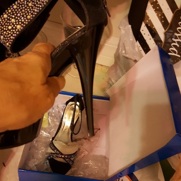 Heels - Picture 2 of 2