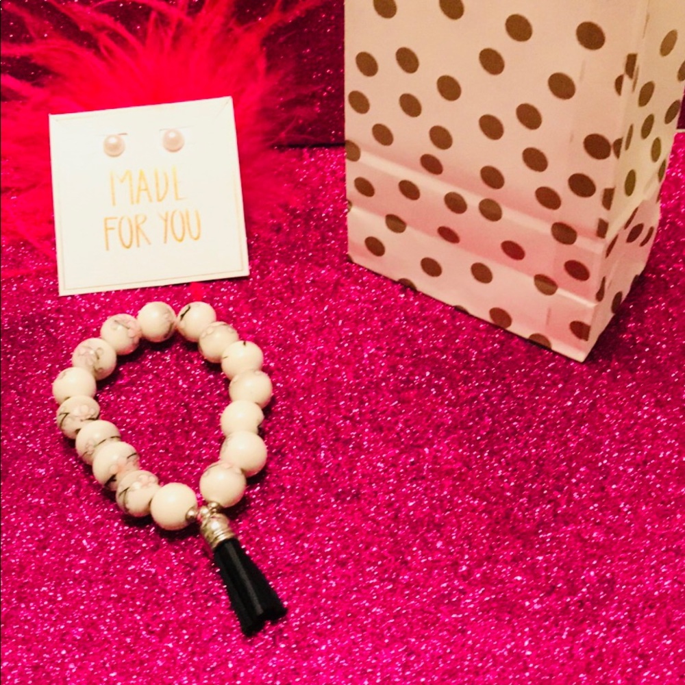 ❤️Teen white marble bead bracelet pink flowers