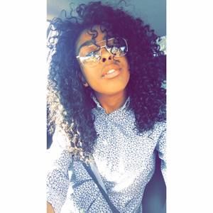 Meet your Posher, Chanel