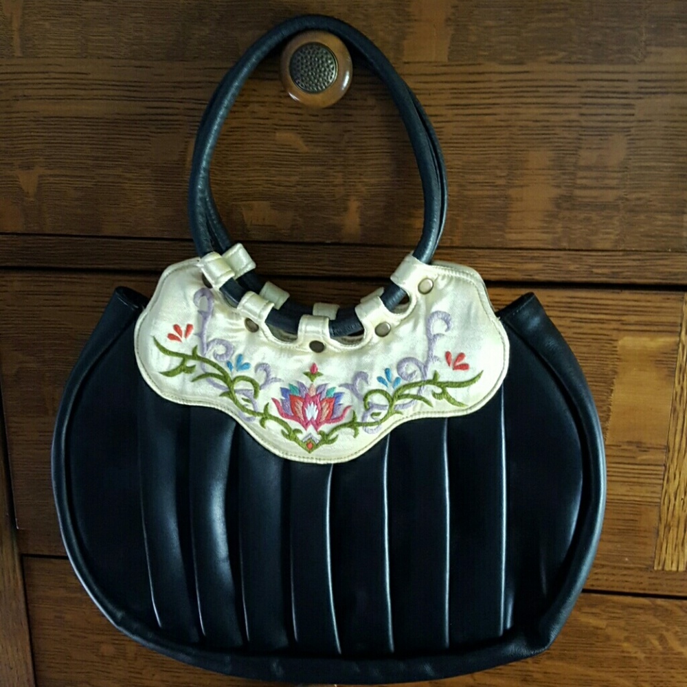 Oovoo handmade artisan leather handbag