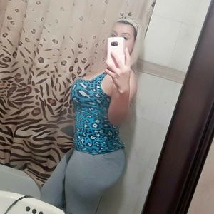 Meet your Posher, Adriana