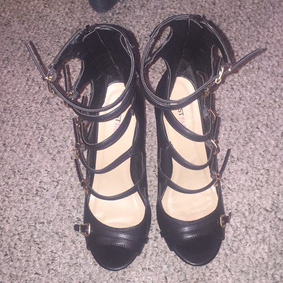 🍍HP🍍 Sexy strappy multi-buckle heels - Picture 4 of 8