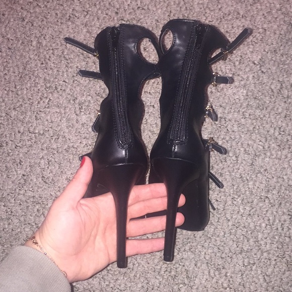 🍍HP🍍 Sexy strappy multi-buckle heels - Picture 7 of 8