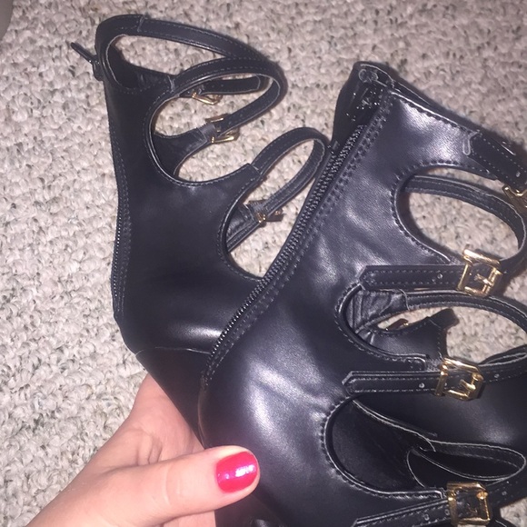 🍍HP🍍 Sexy strappy multi-buckle heels - Picture 8 of 8