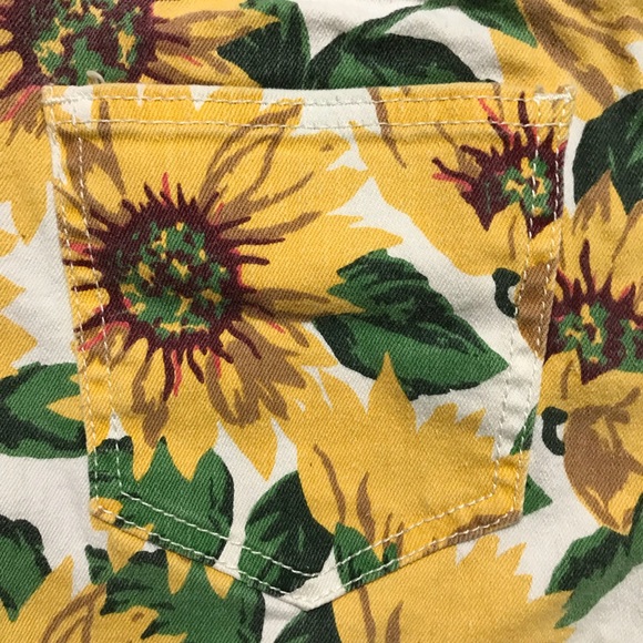 HIGH WAISTED SUNFLOWER SHORTS - Picture 4 of 4