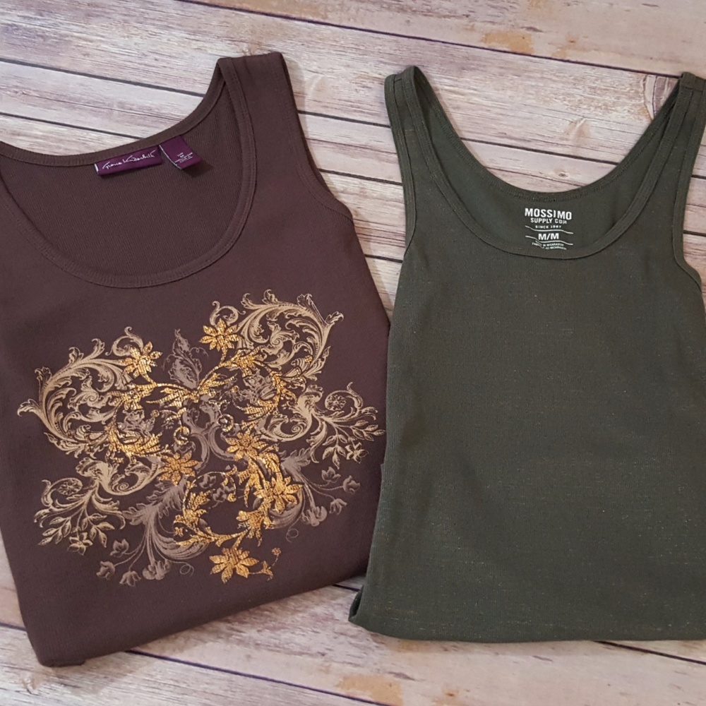 Set of 2 Tank Tops  NWOT  medium