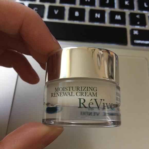 revive moisturizing renewal cream