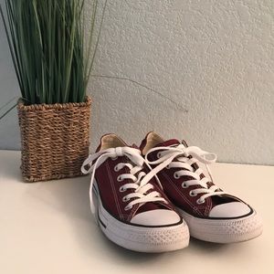 Maroon Burgundy Converse women’s 7.5 men’s 5.5