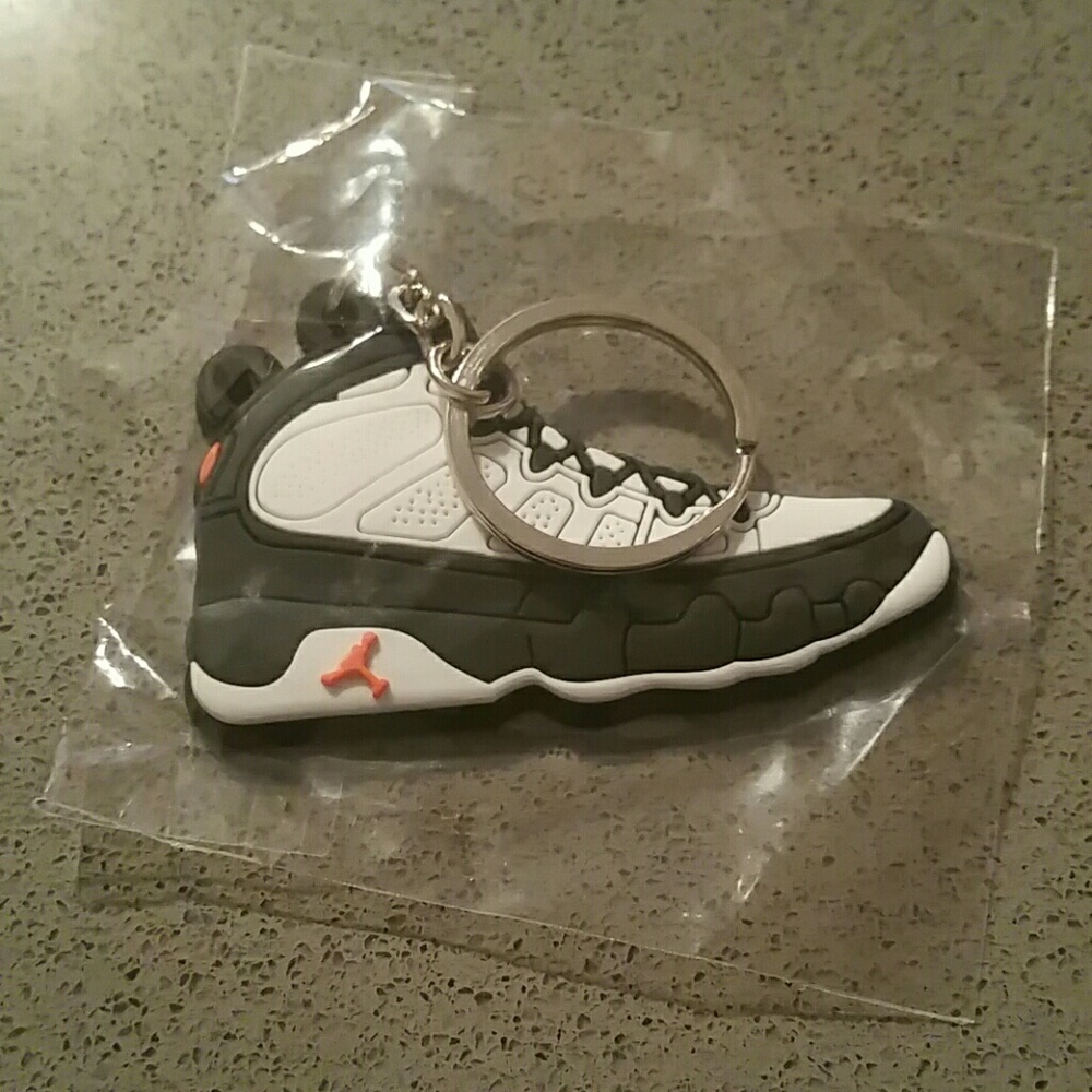 JORDAN SNEAKER KEYCHAIN!!