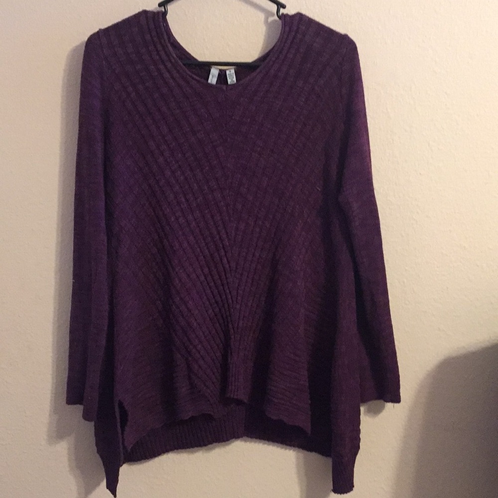 Women’s long sleeve blouse/ sweater thingy - Picture 2 of 2