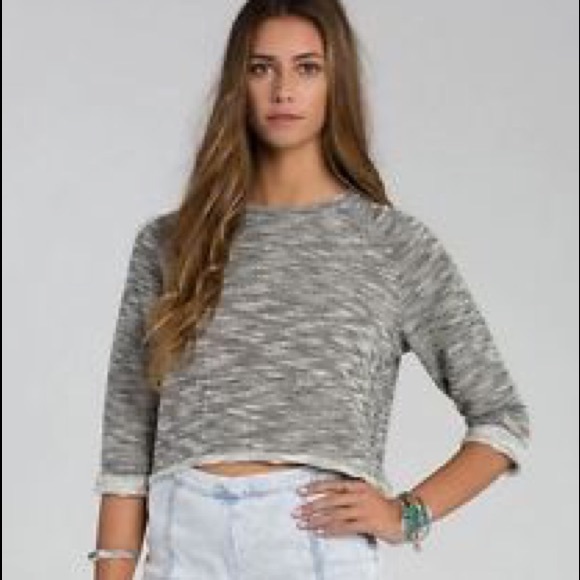 Billabong sweater brand new never worn. - Picture 1 of 4