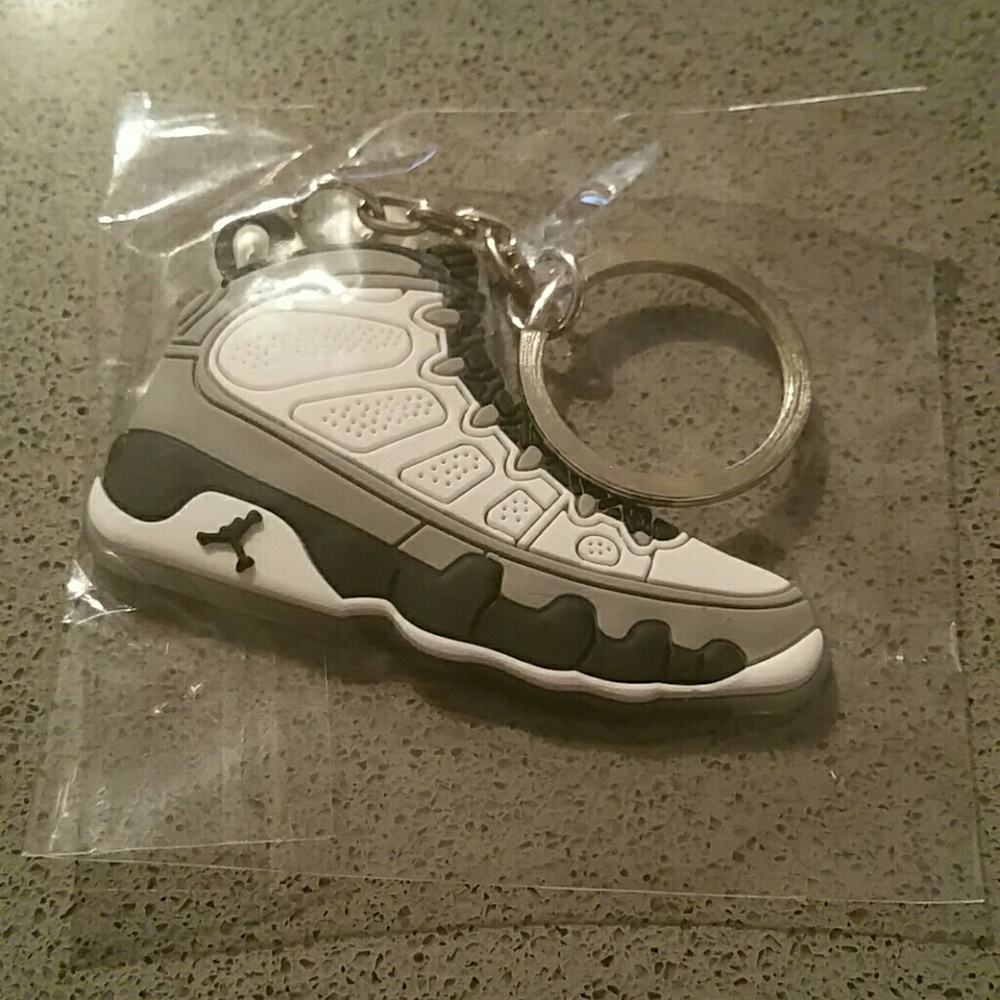 JORDAN SNEAKER KEYCHAIN!!