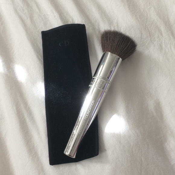 dior powder brush