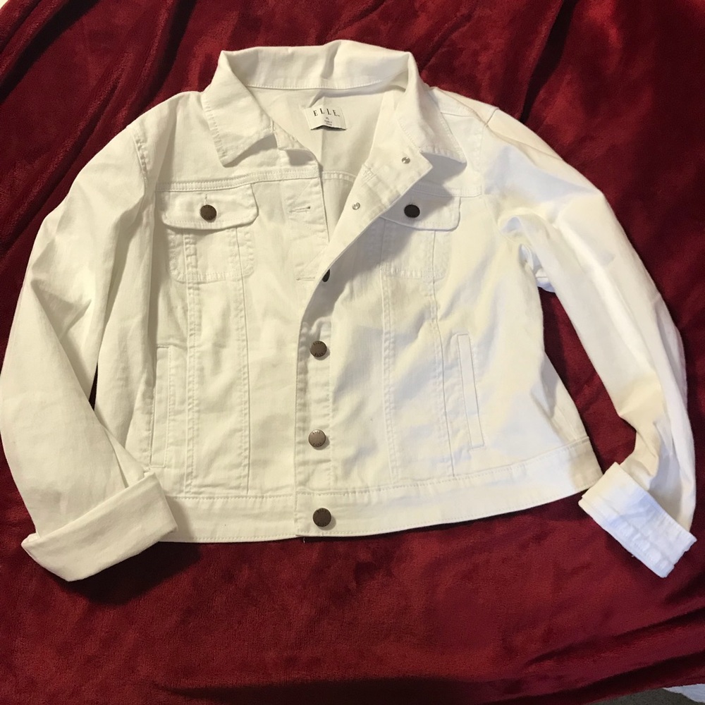 SALE ‼️White Elle jean jacket