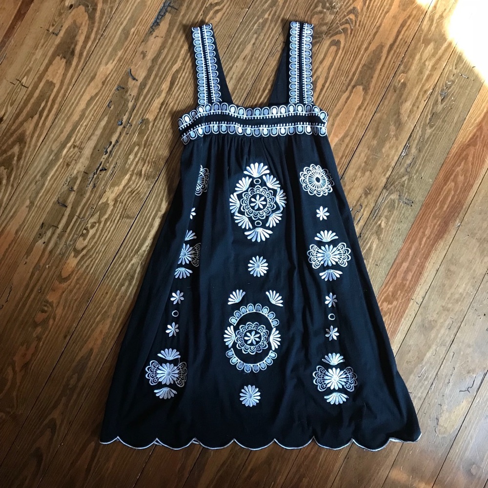 NWOT ❌ R. OFFERS?? ❌Embroidered Summer Dress 👗