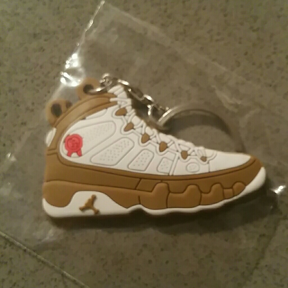 JORDAN SNEAKER KEYCHAIN!!