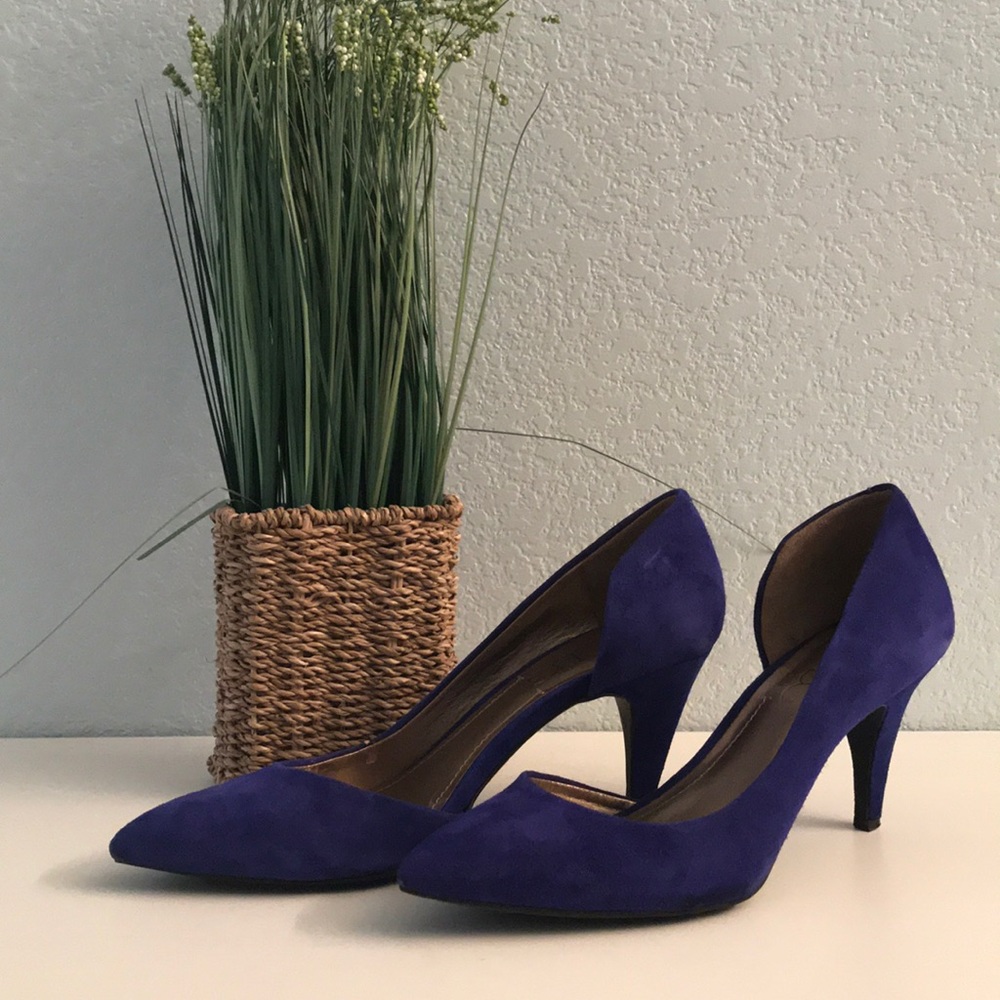 BCBG blue suede heels 7.5
