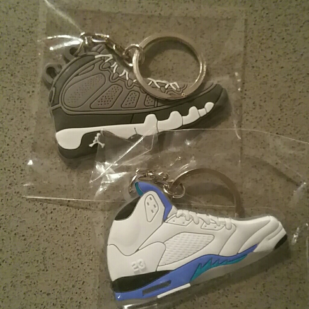 JORDAN SNEAKER KEYCHAIN!!