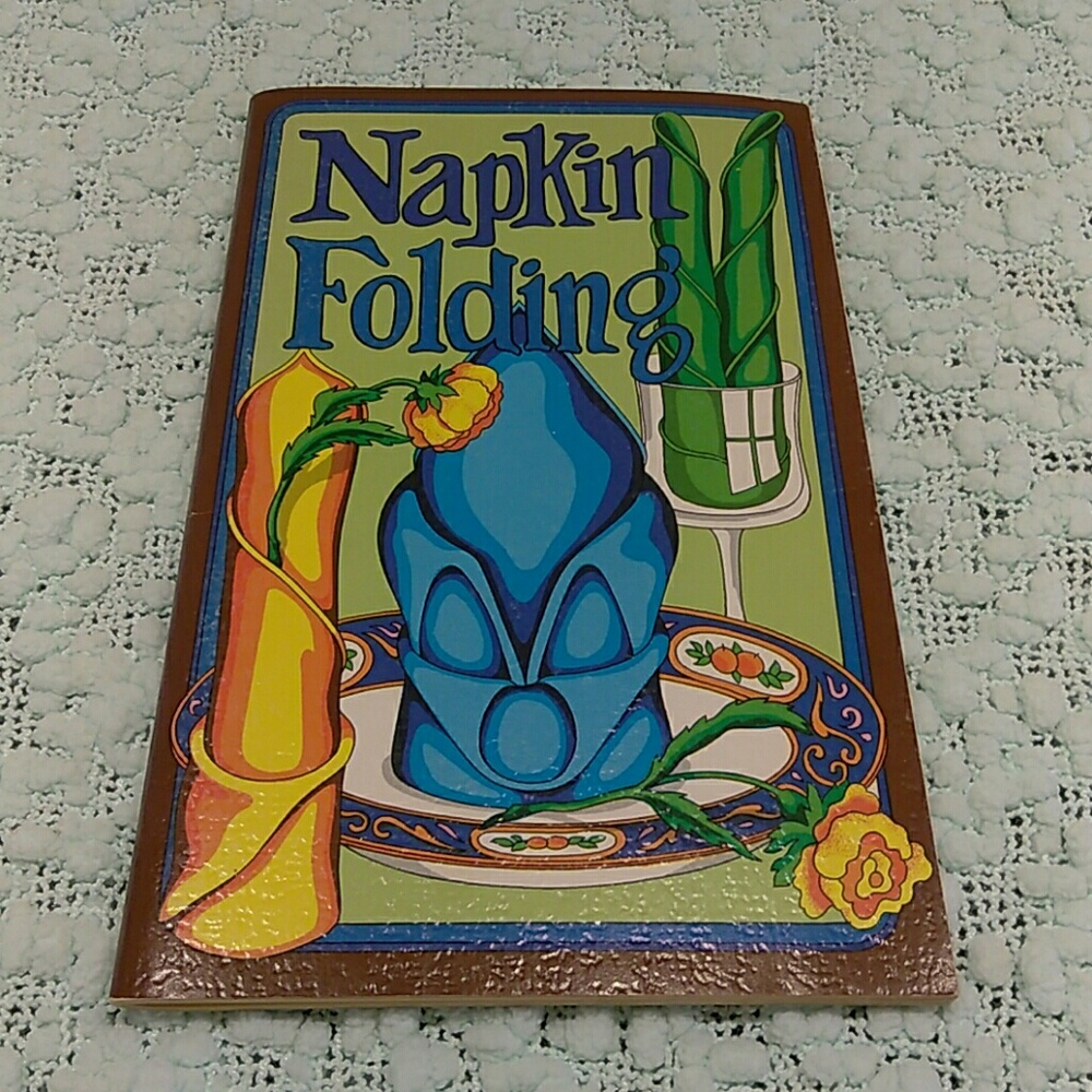 NAPKINS FOLDING BOOK