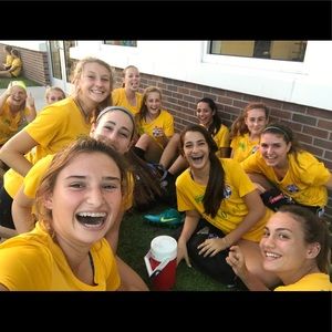 Meet your Posher, Julia