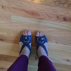 Azura by Spring Step wedges. Size 9